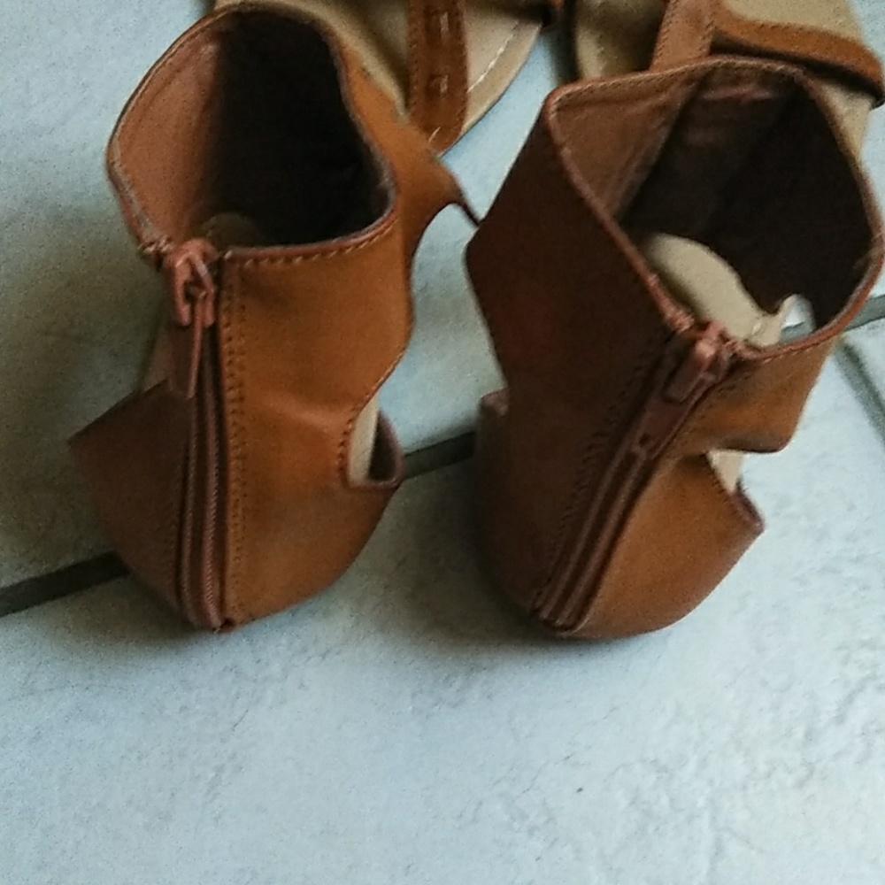 Sandals - Picture 2 of 2
